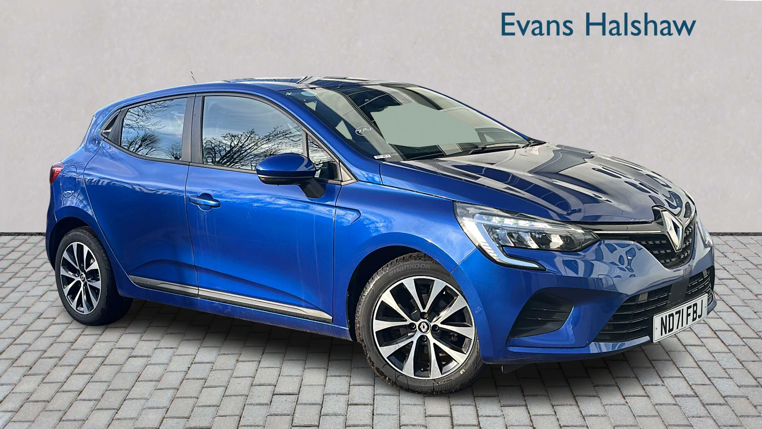 Main listing image - Renault Clio