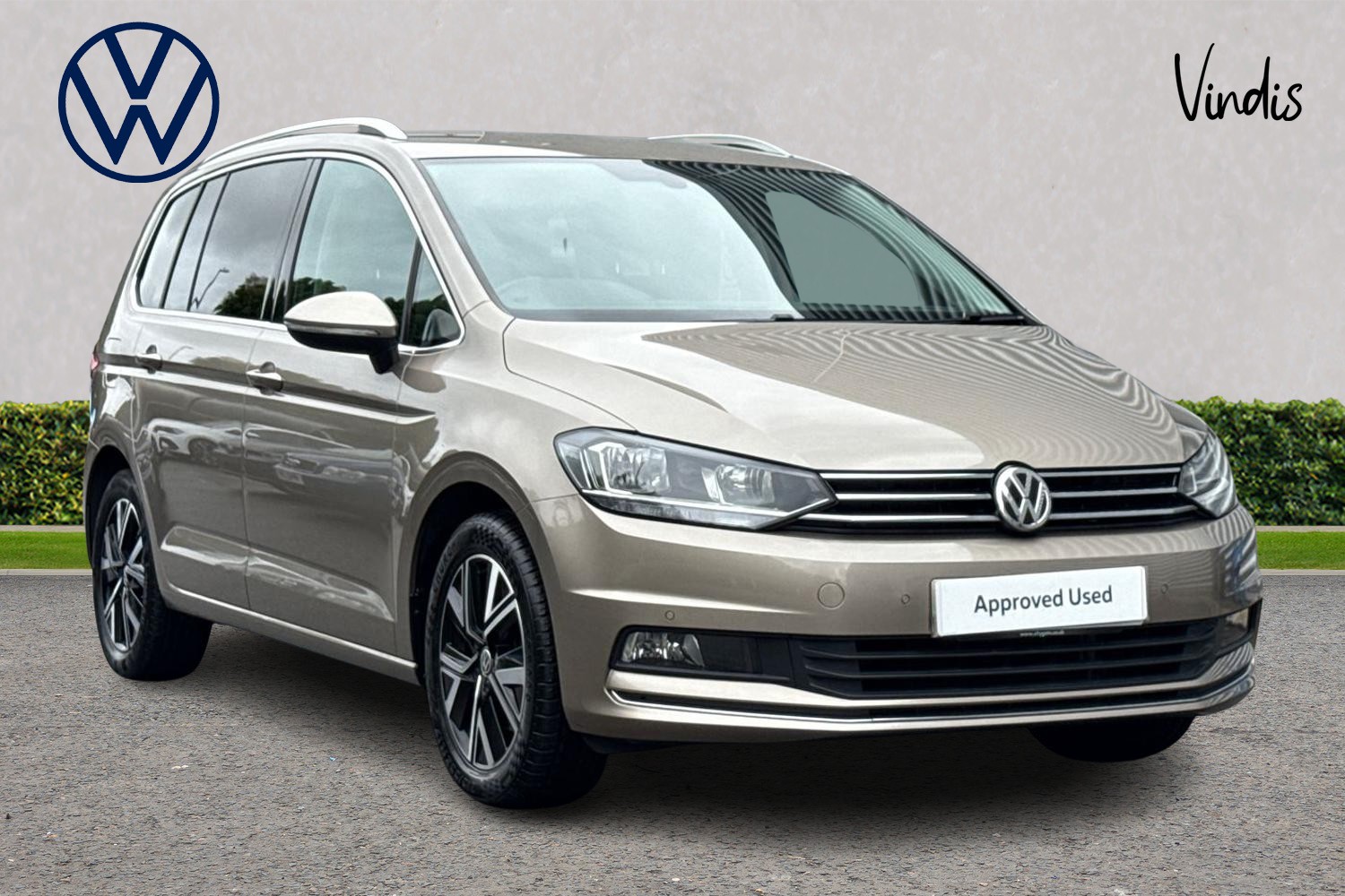 Main listing image - Volkswagen Touran