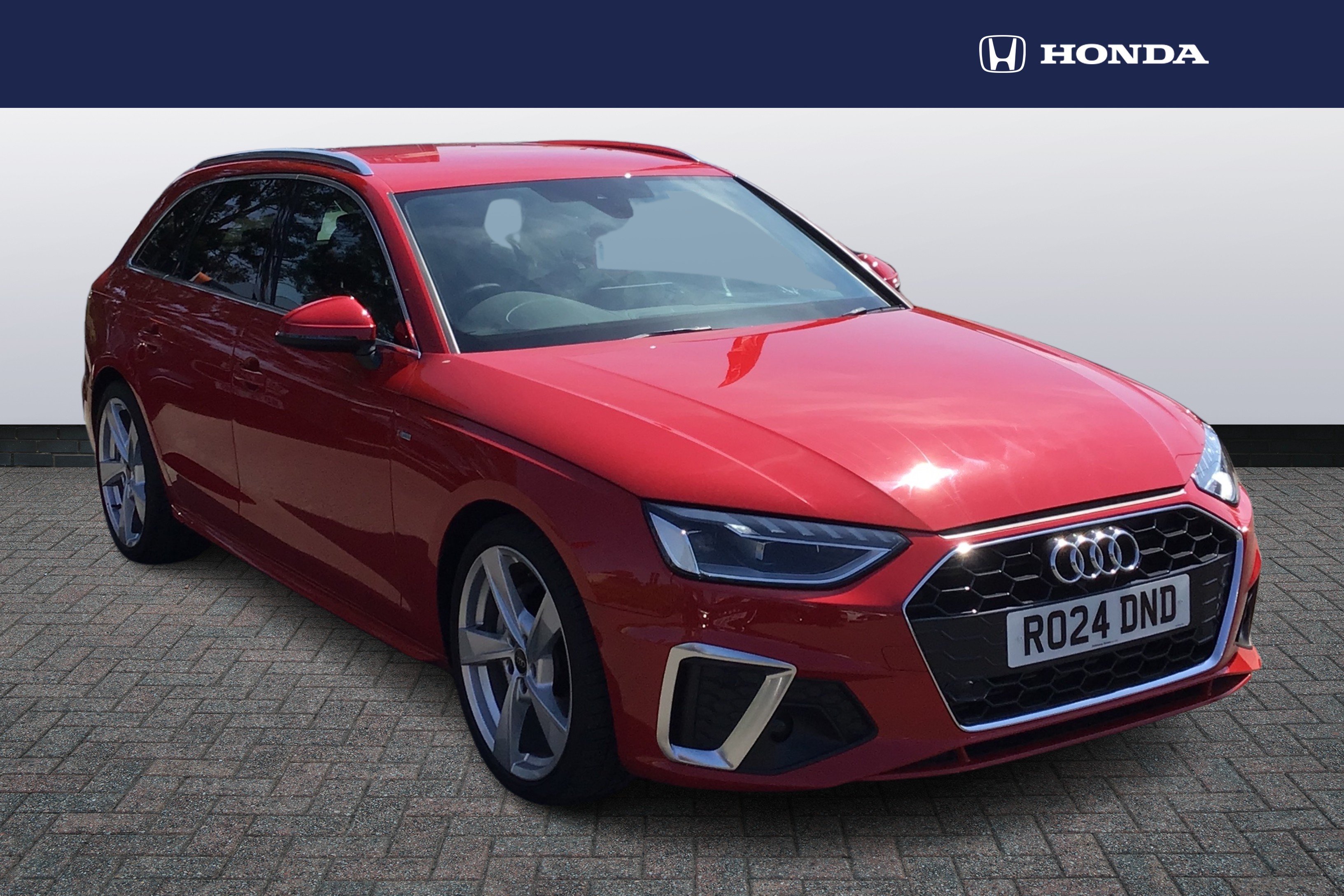 Main listing image - Audi A4
