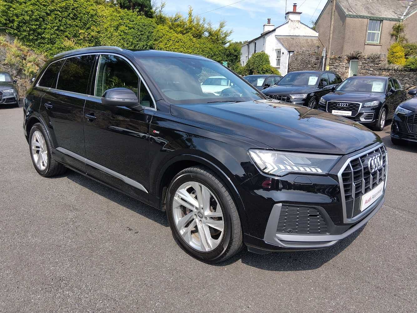 Main listing image - Audi Q7