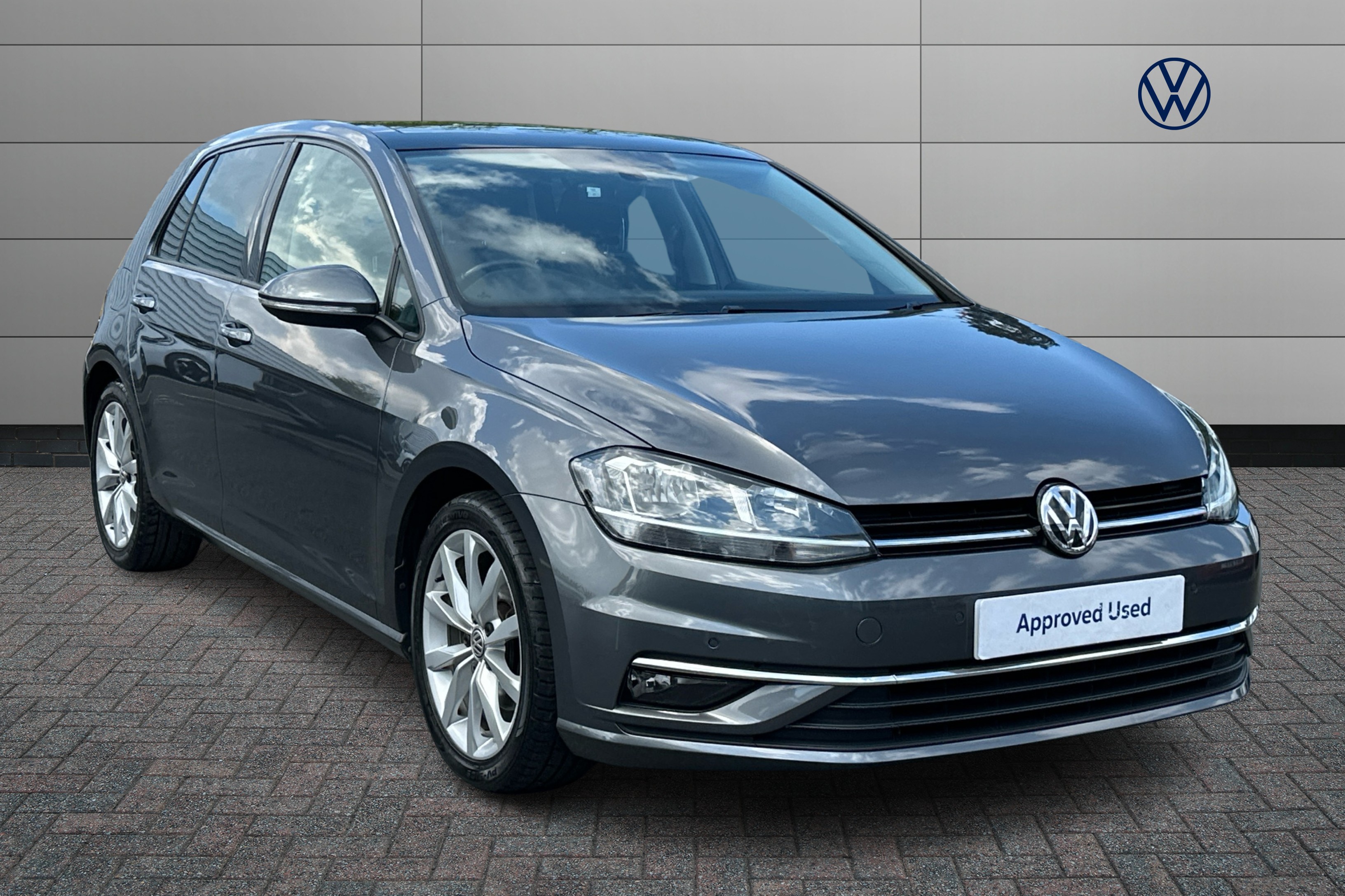 Main listing image - Volkswagen Golf