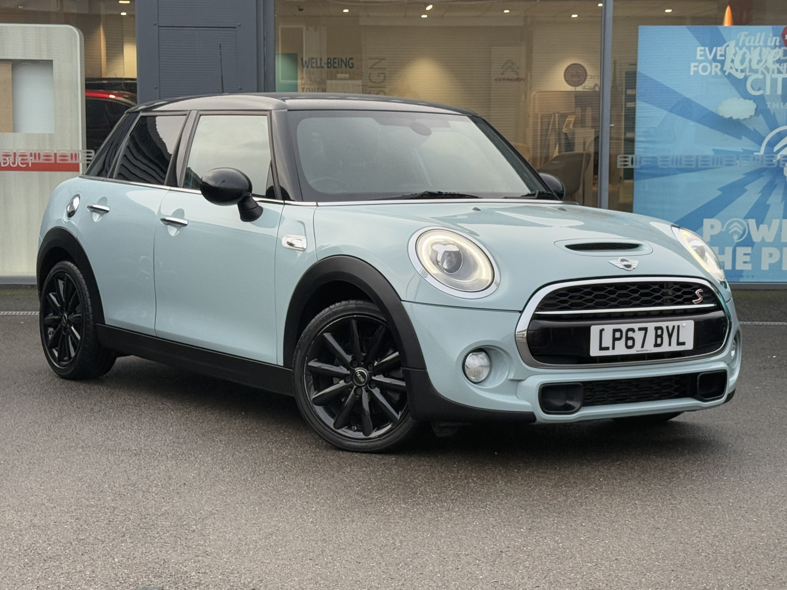 Main listing image - MINI Hatchback 5dr