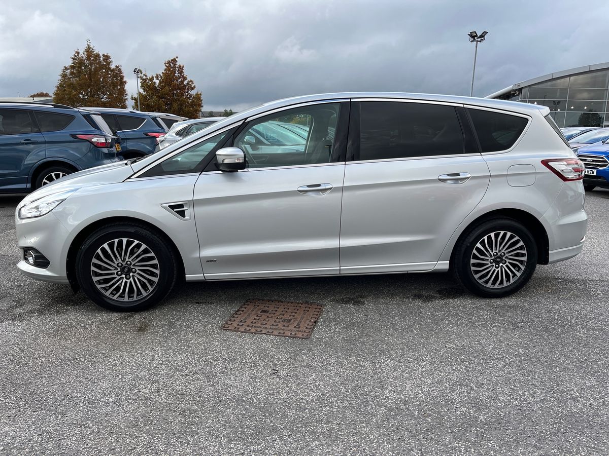 Main listing image - Ford S-MAX