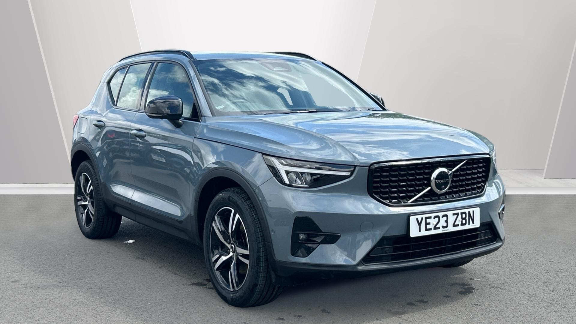Main listing image - Volvo XC40