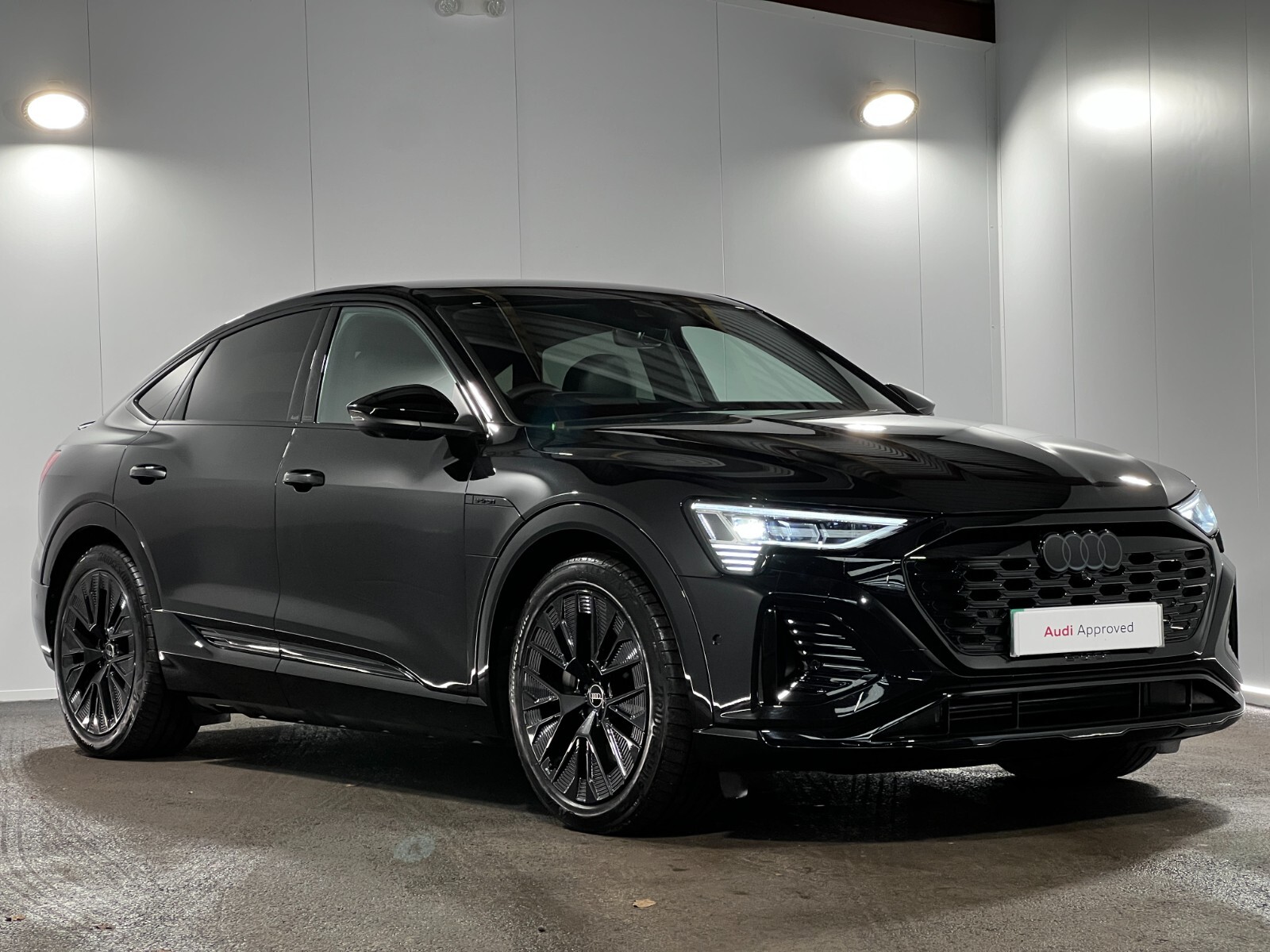 Main listing image - Audi Q8 e-tron