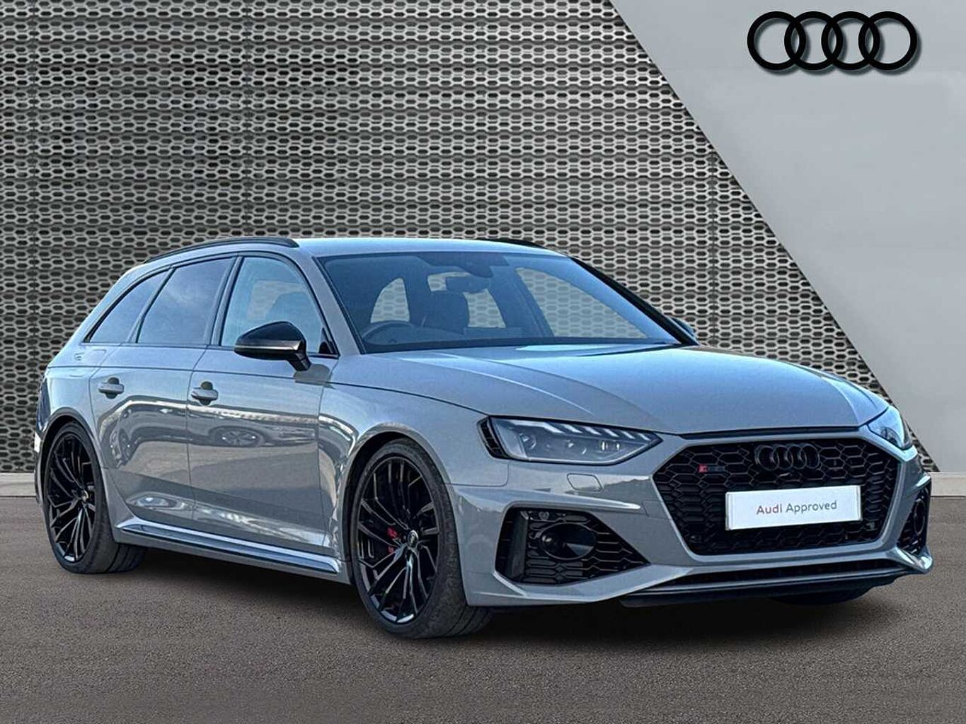 Main listing image - Audi RS4