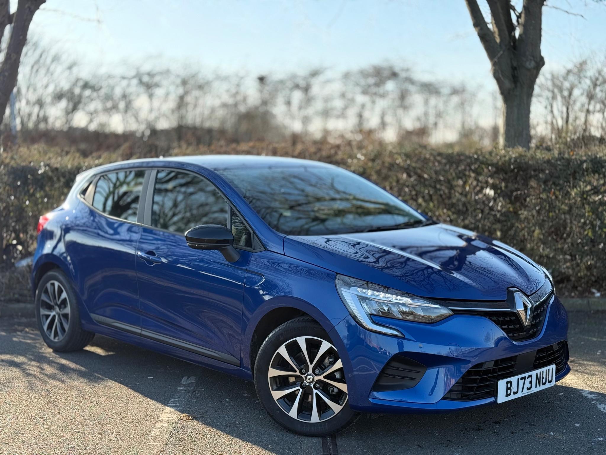 Main listing image - Renault Clio