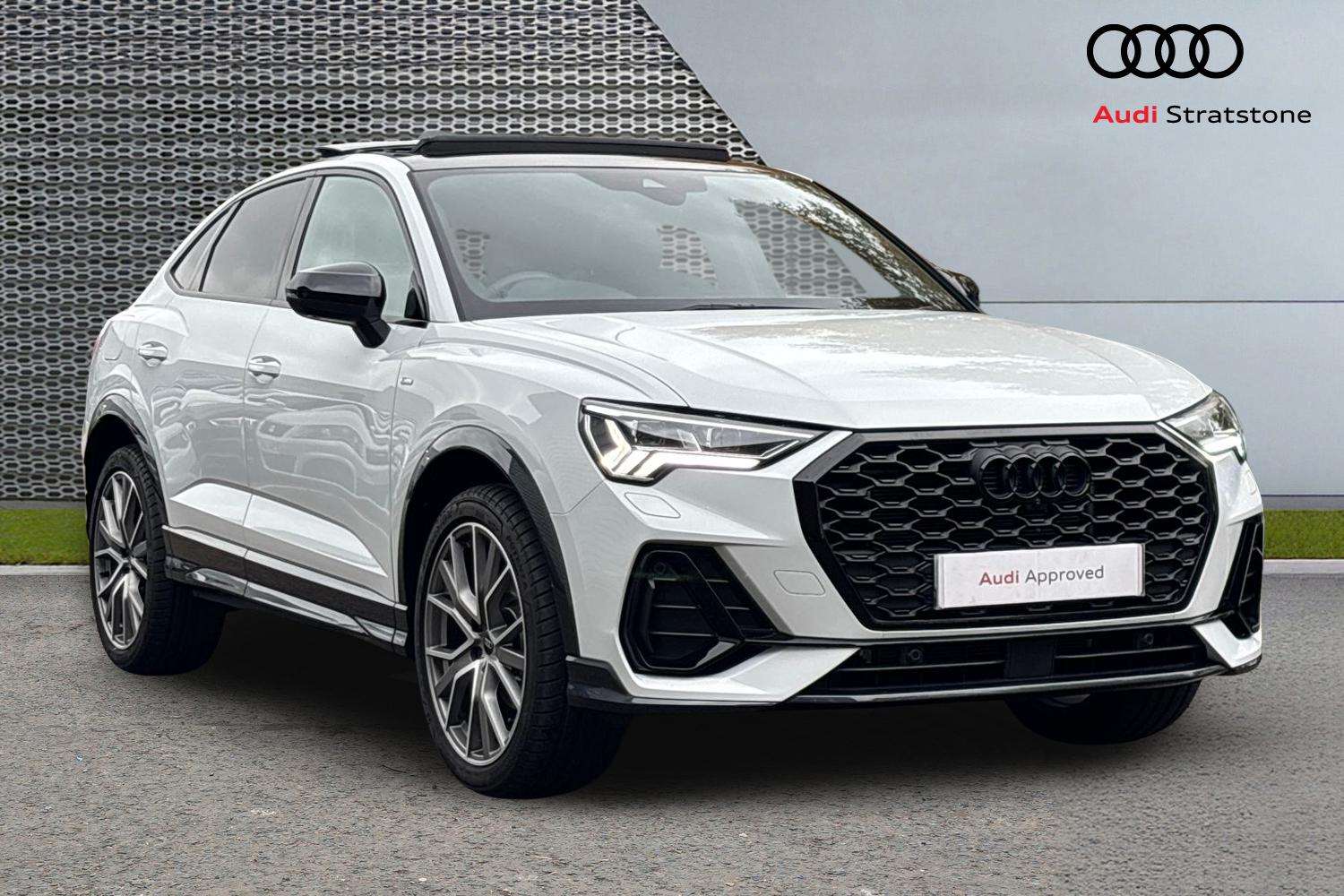 Main listing image - Audi Q3