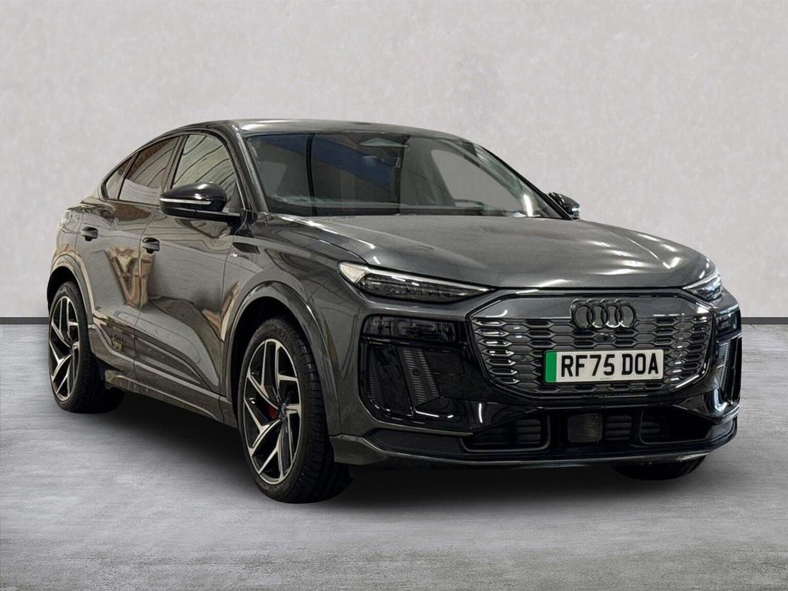 Main listing image - Audi Q6