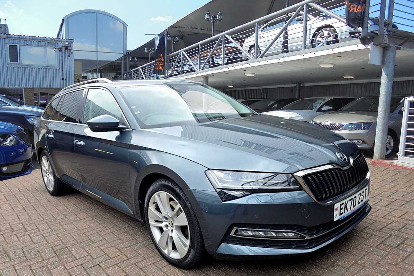 Main listing image - Skoda Superb Estate