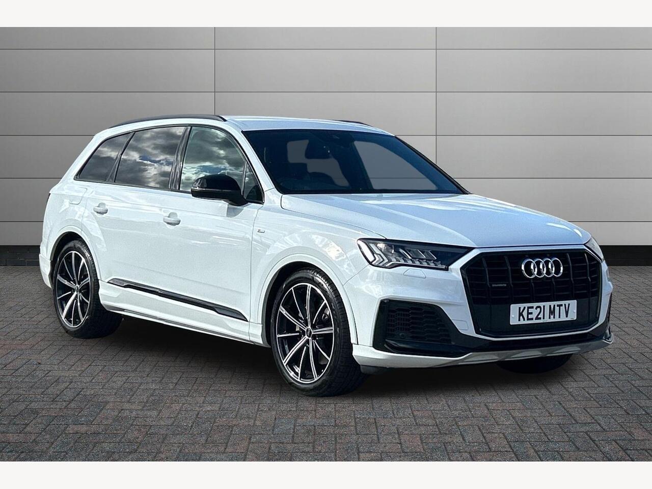 Main listing image - Audi Q7