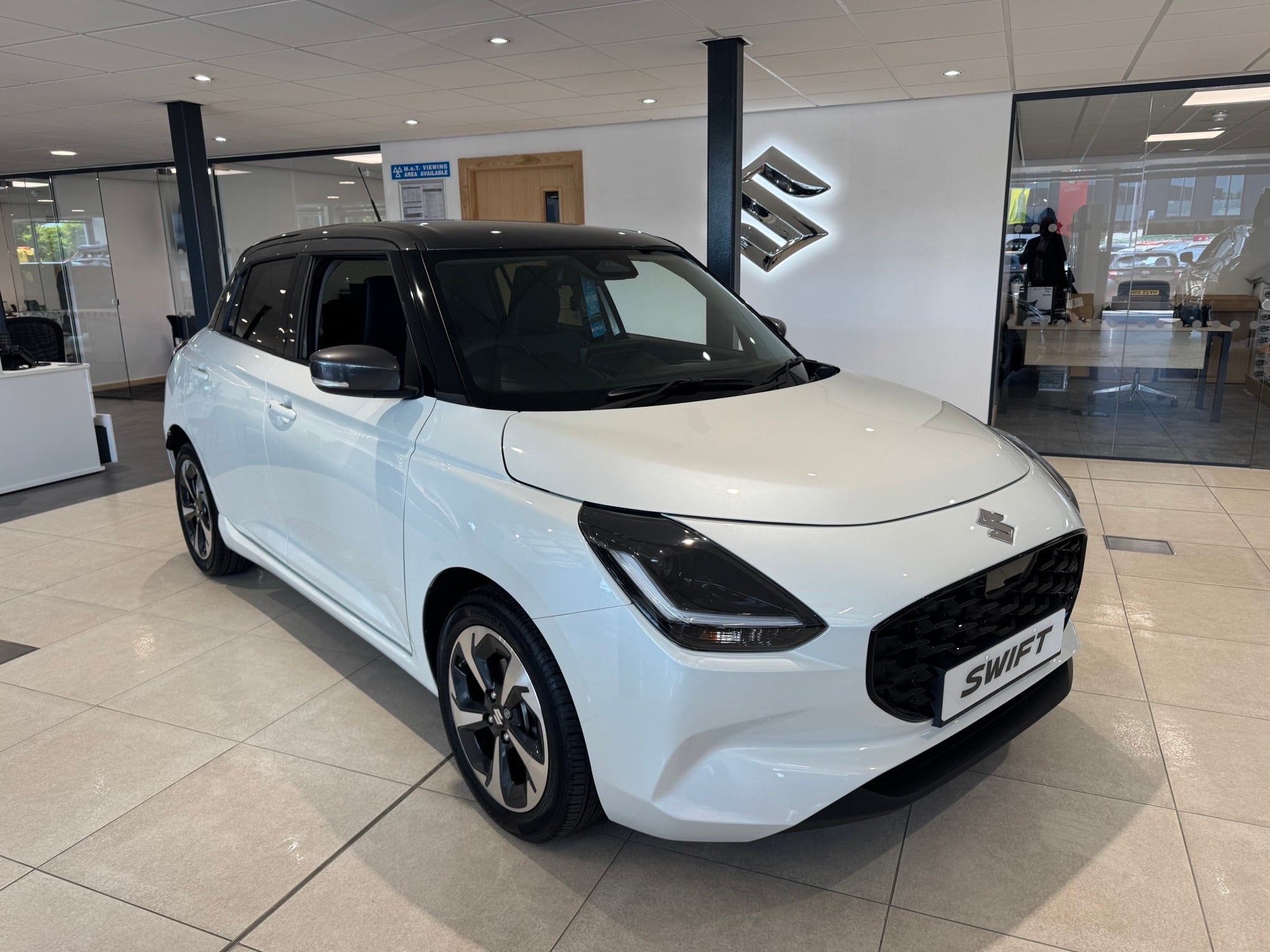 Main listing image - Suzuki Swift