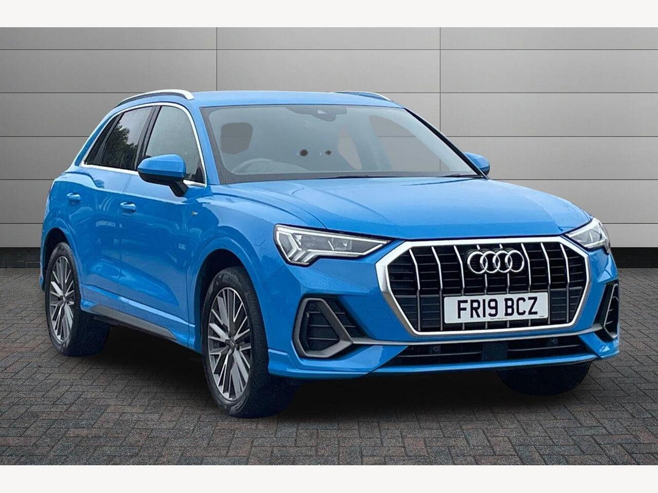 Main listing image - Audi Q3
