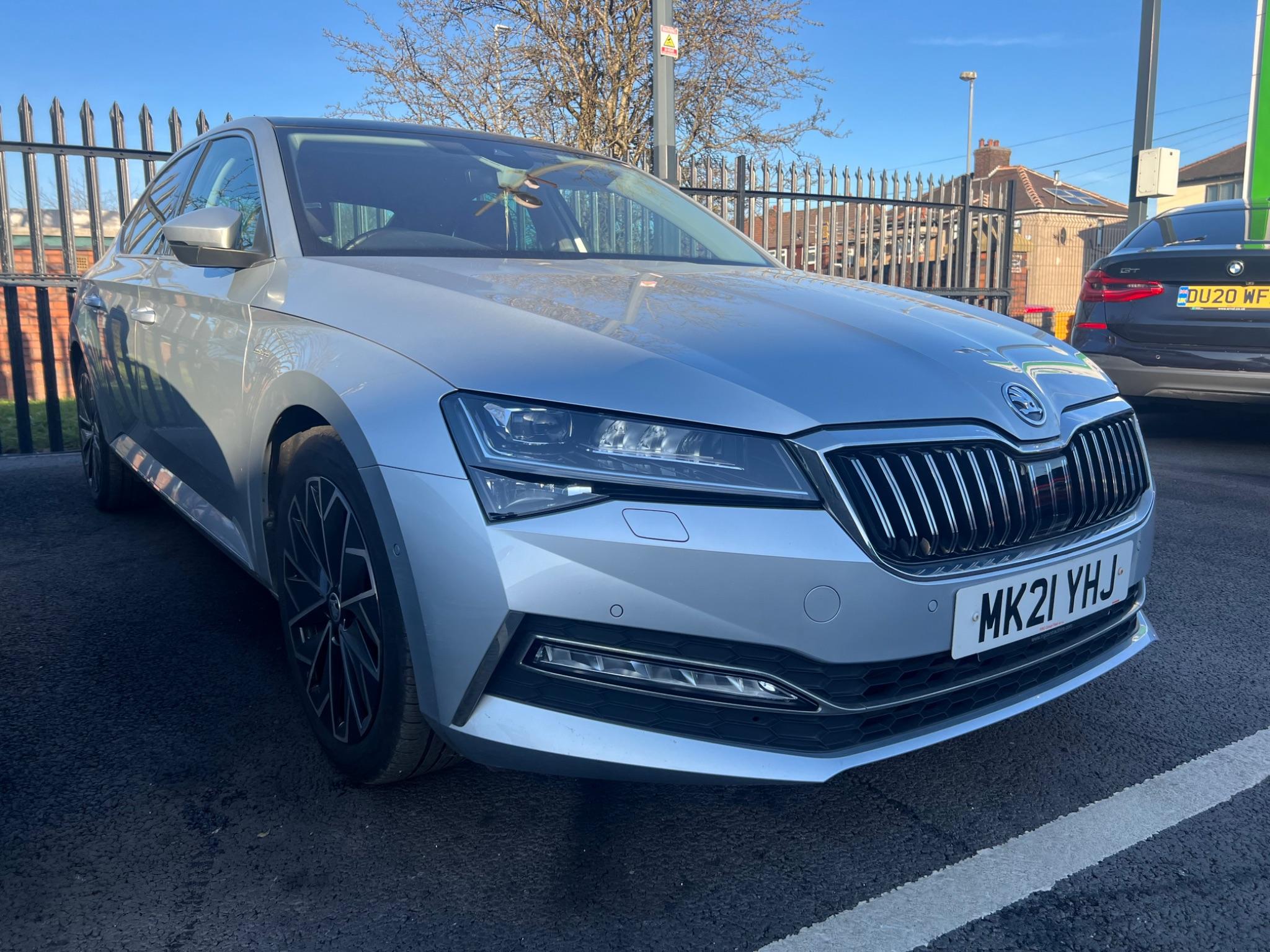 Main listing image - Skoda Superb