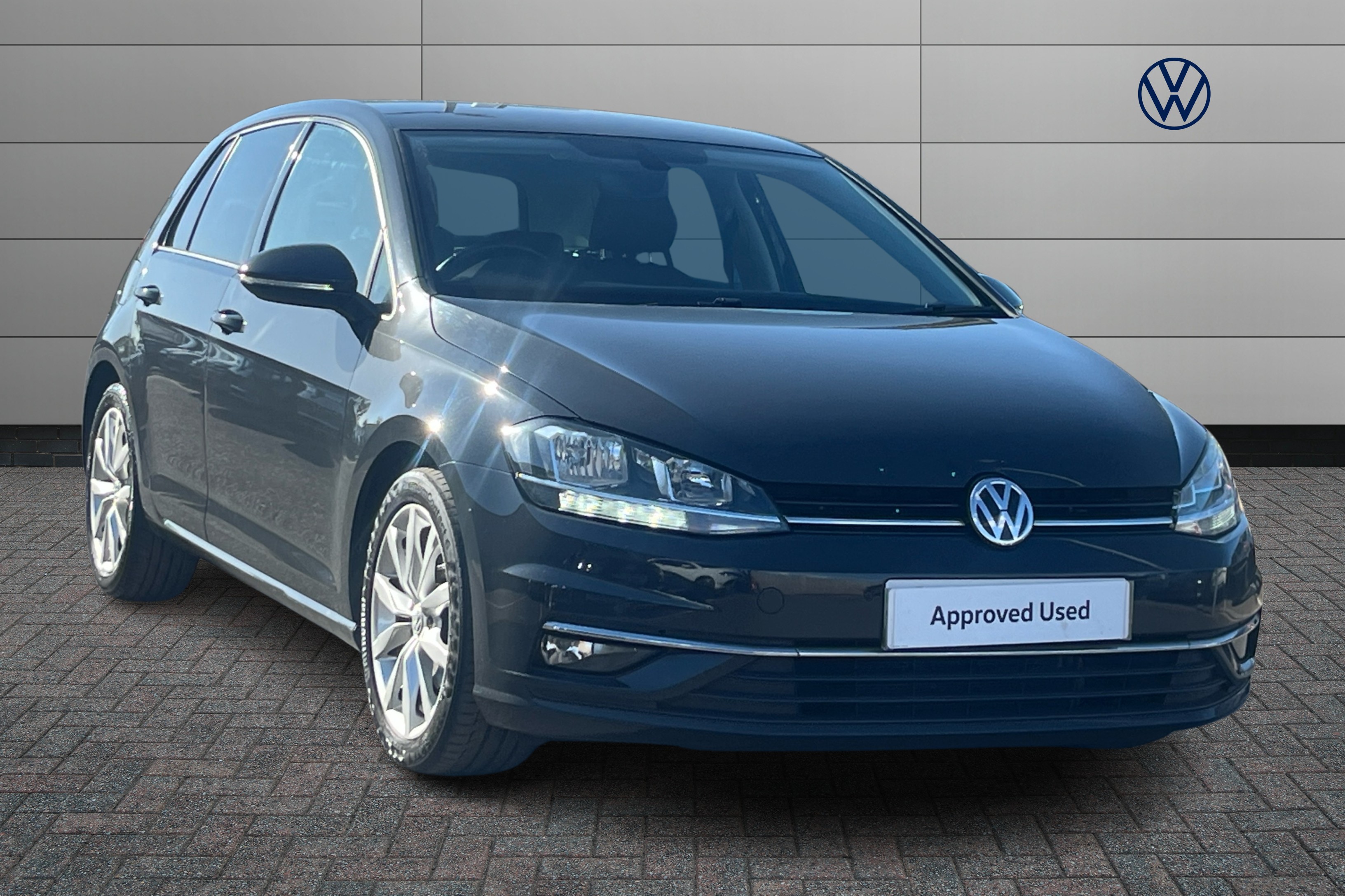 Main listing image - Volkswagen Golf