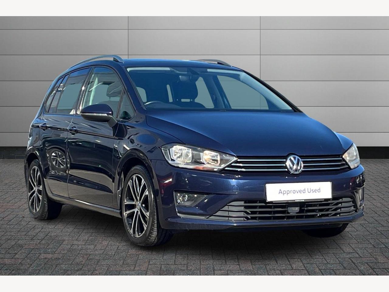 Main listing image - Volkswagen Golf SV