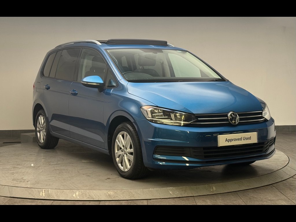 Main listing image - Volkswagen Touran