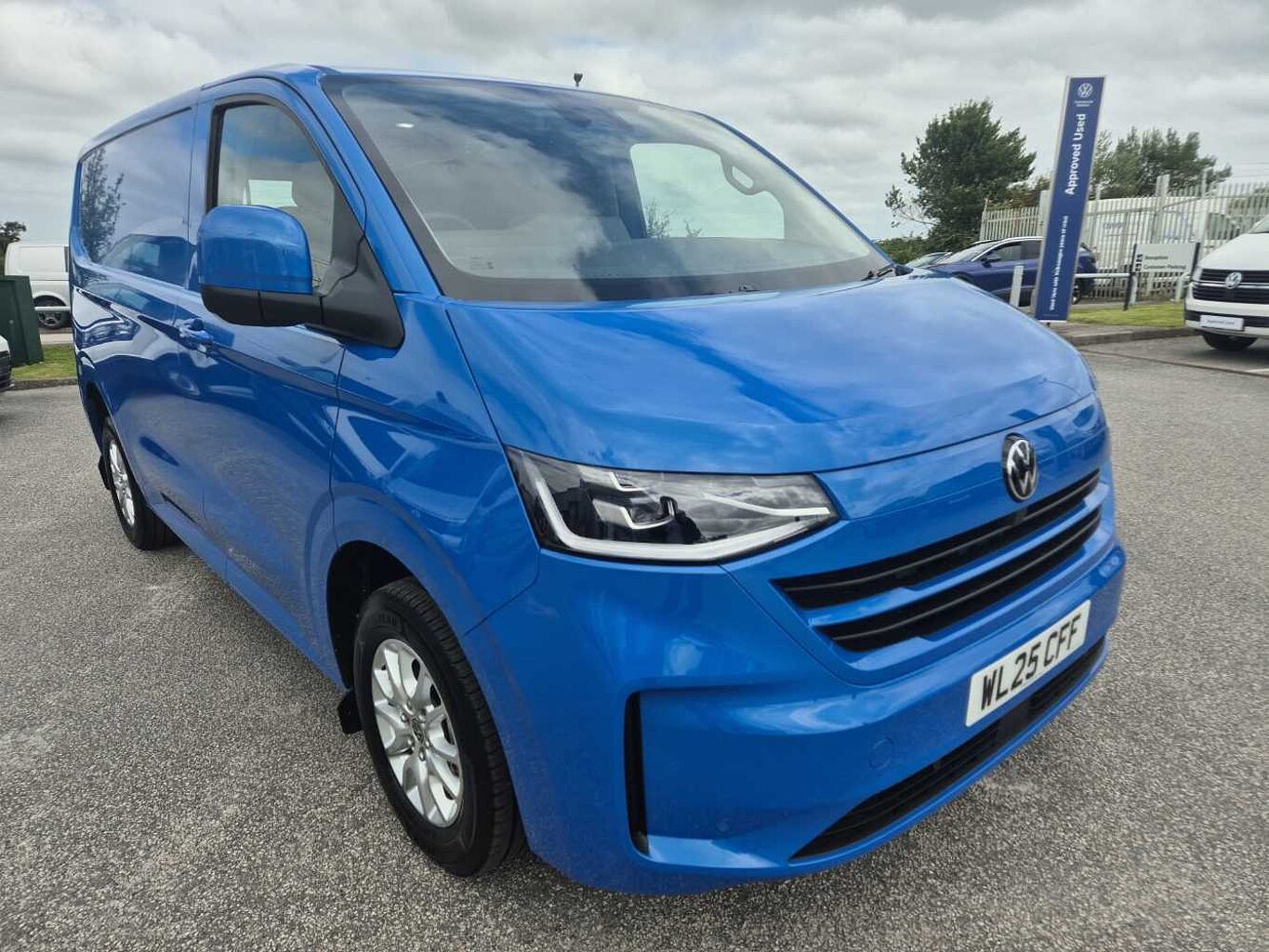Main listing image - Volkswagen Transporter