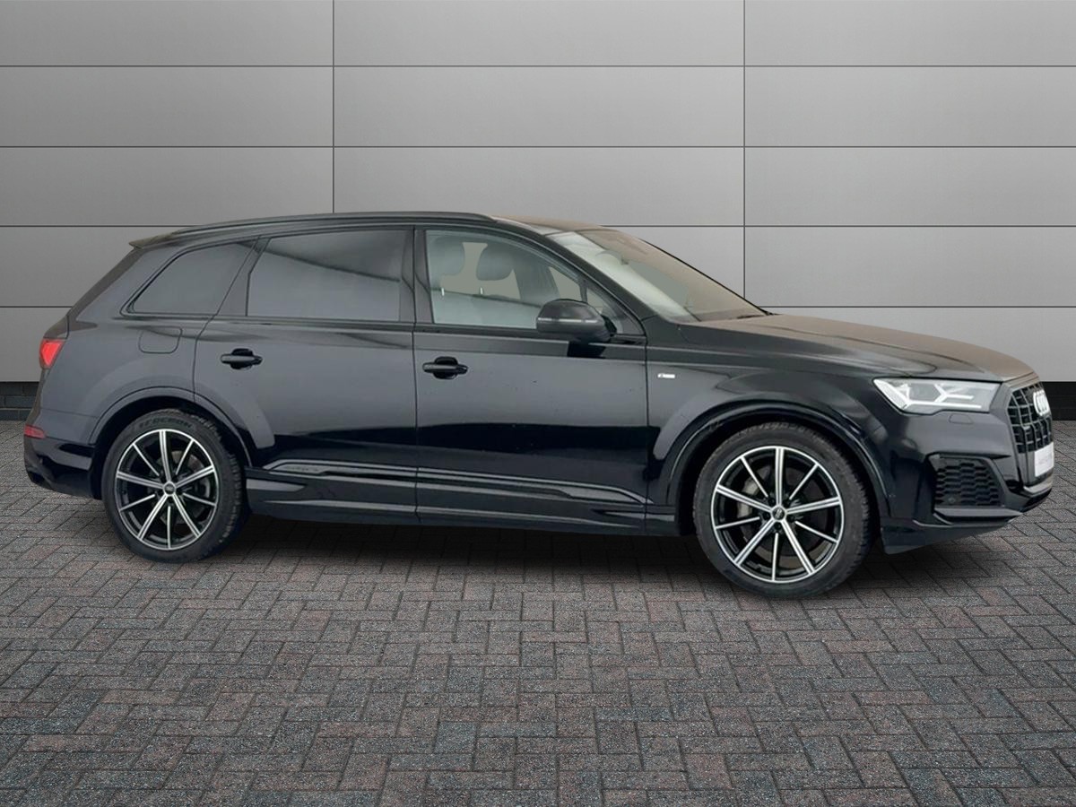 Main listing image - Audi Q7