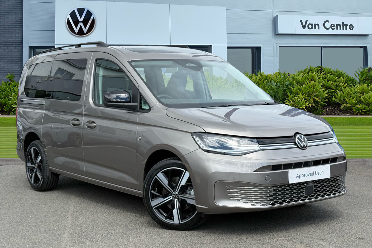 Main listing image - Volkswagen Caddy Maxi