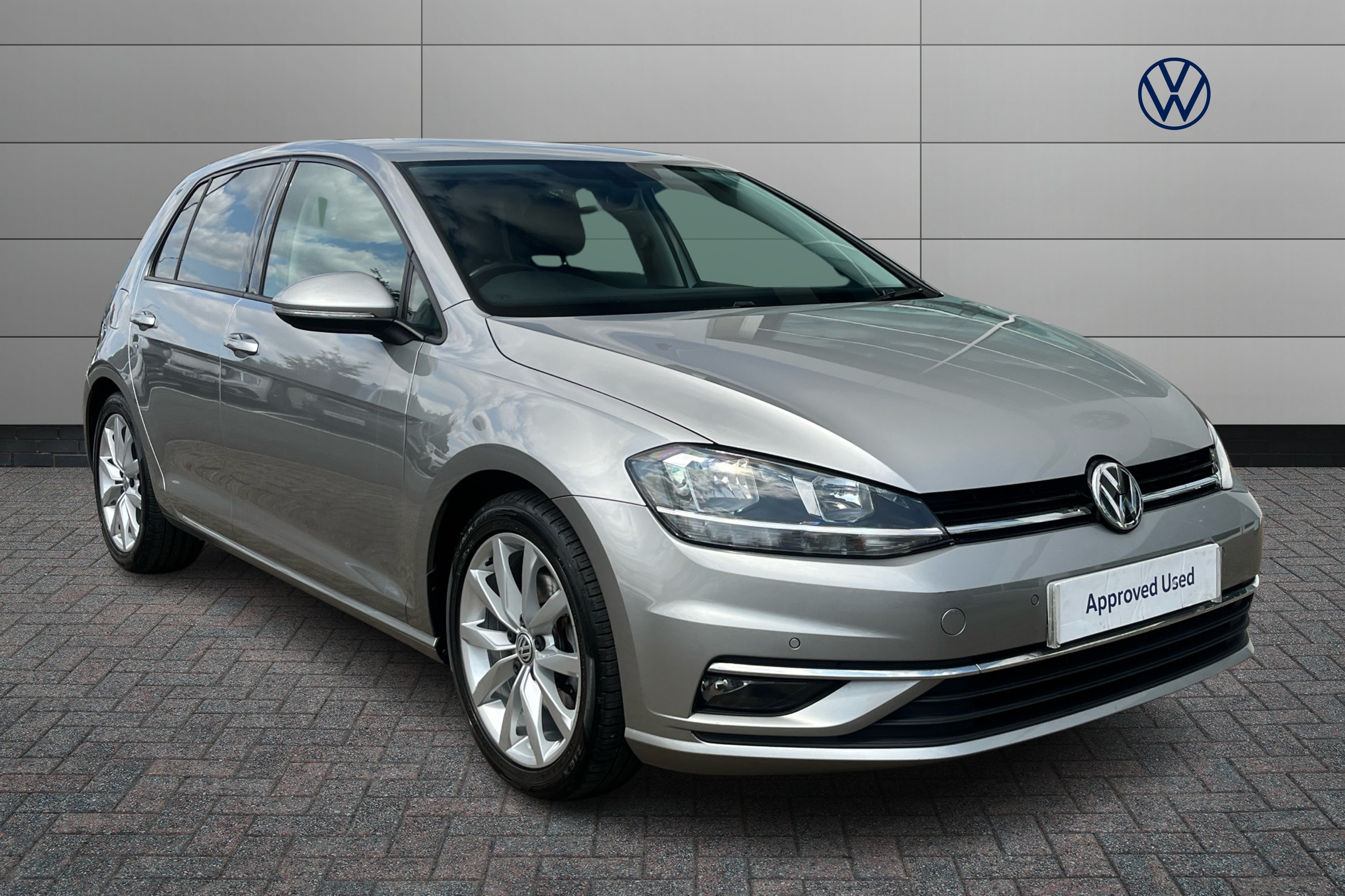 Main listing image - Volkswagen Golf