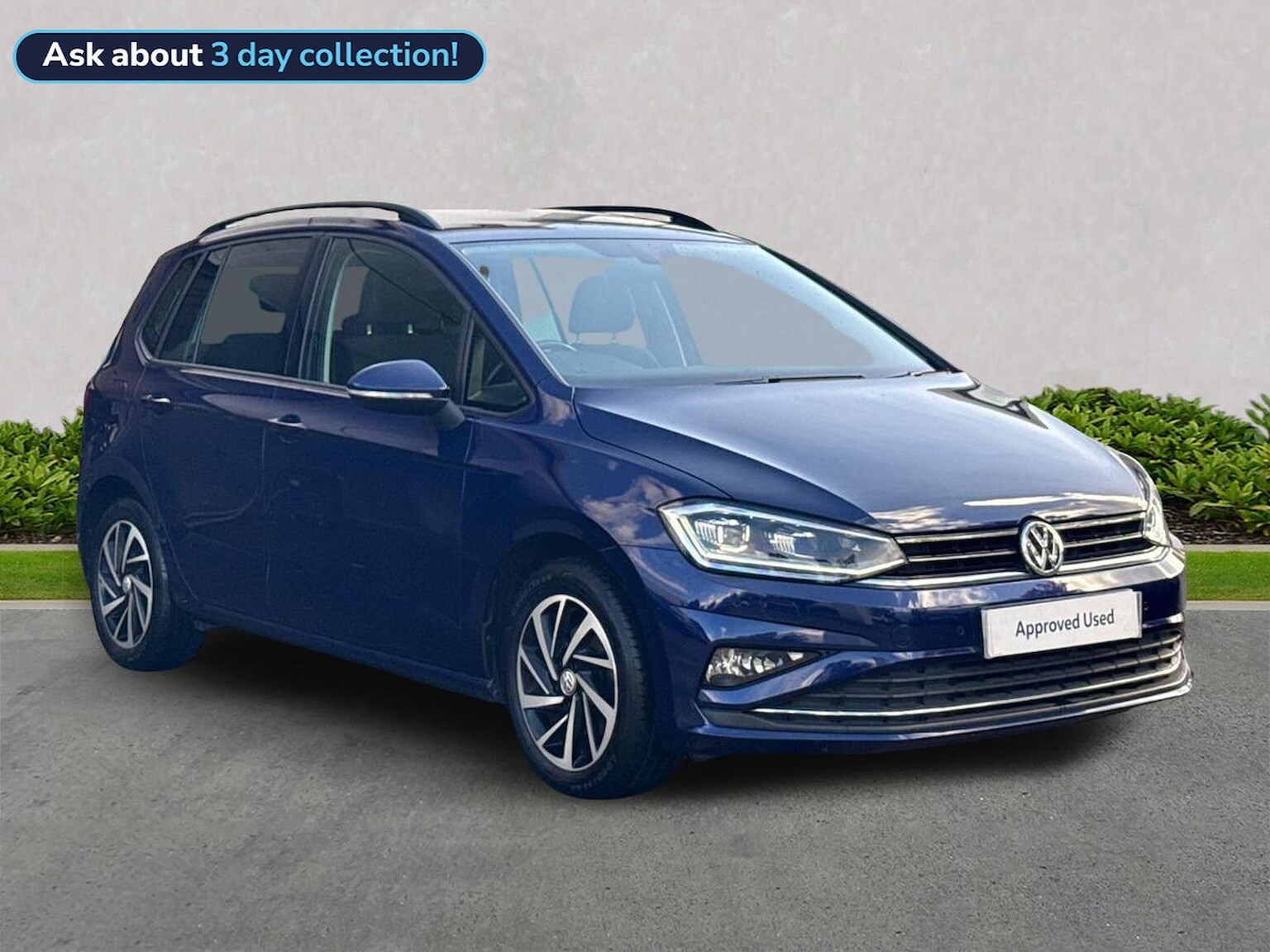 Main listing image - Volkswagen Golf SV