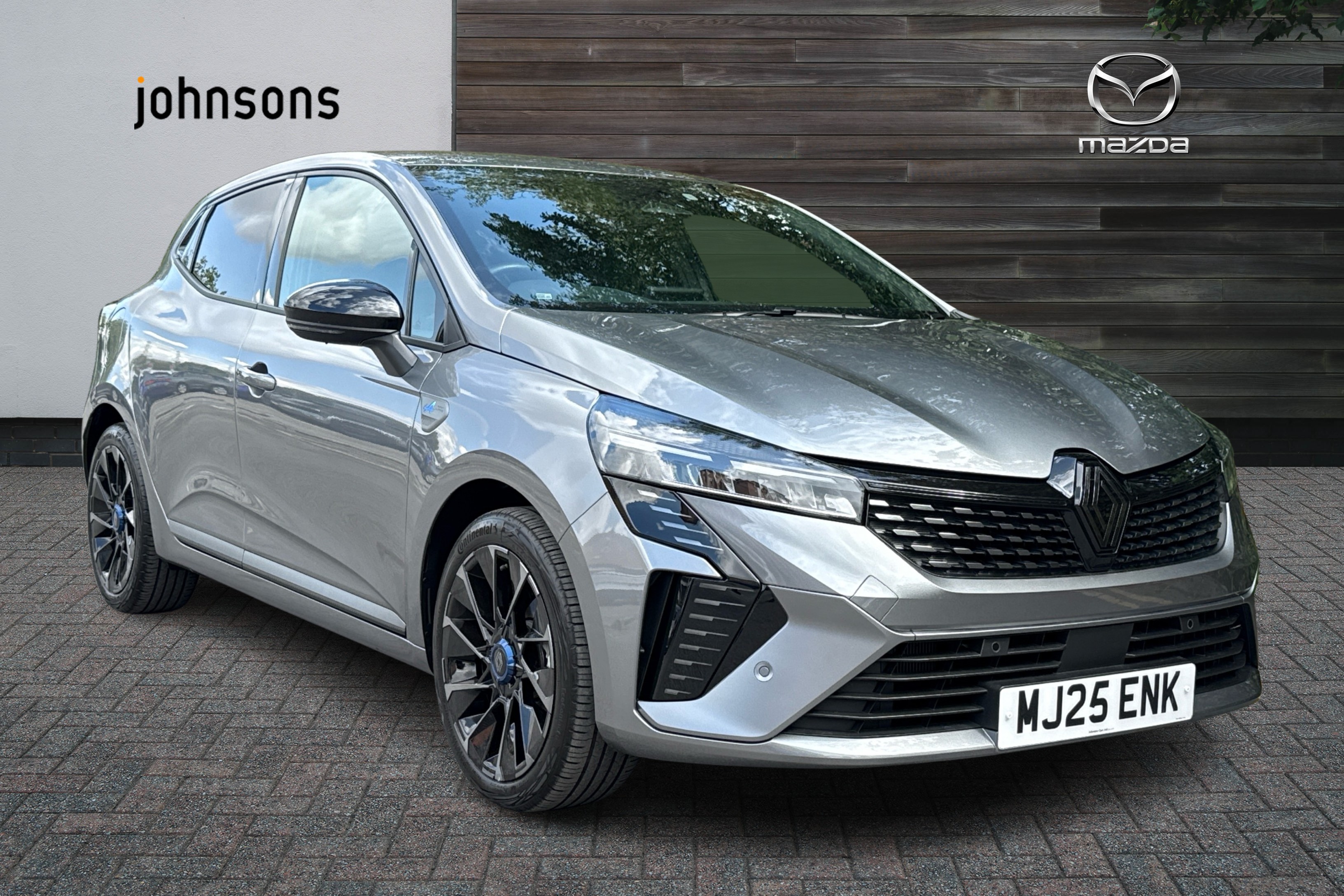 Main listing image - Renault Clio