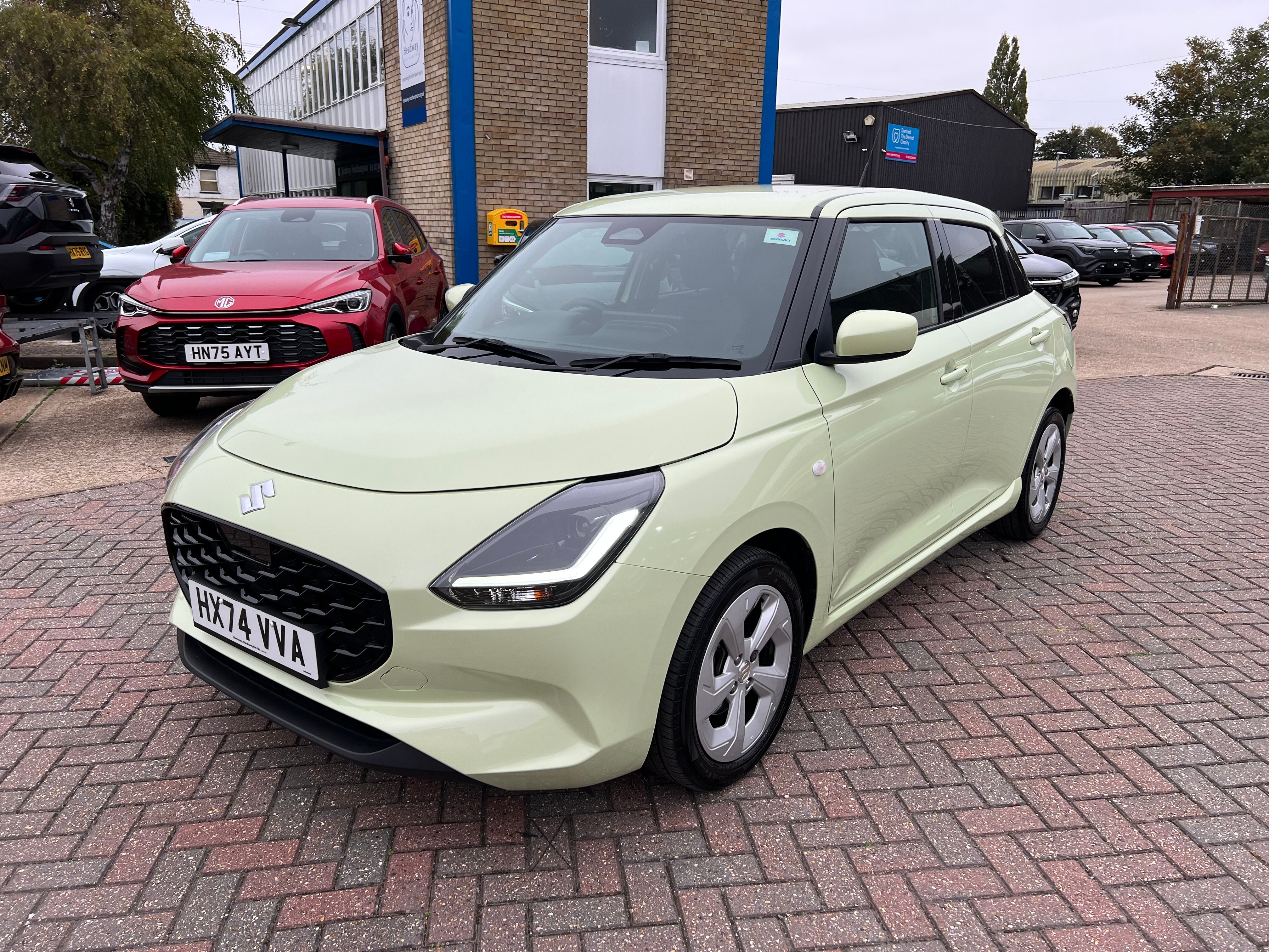 Main listing image - Suzuki Swift