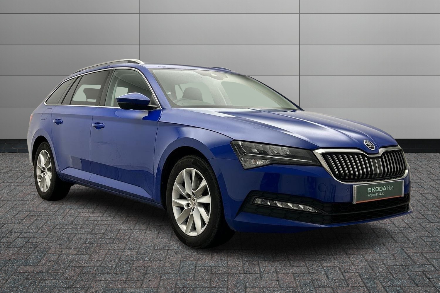 Main listing image - Skoda Superb Estate