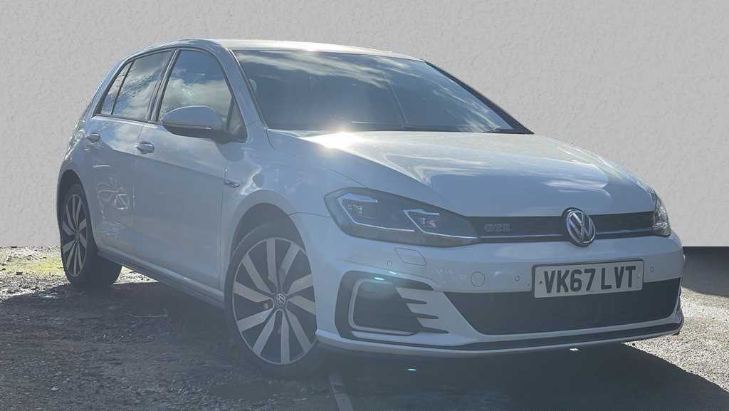 Main listing image - Volkswagen Golf GTE