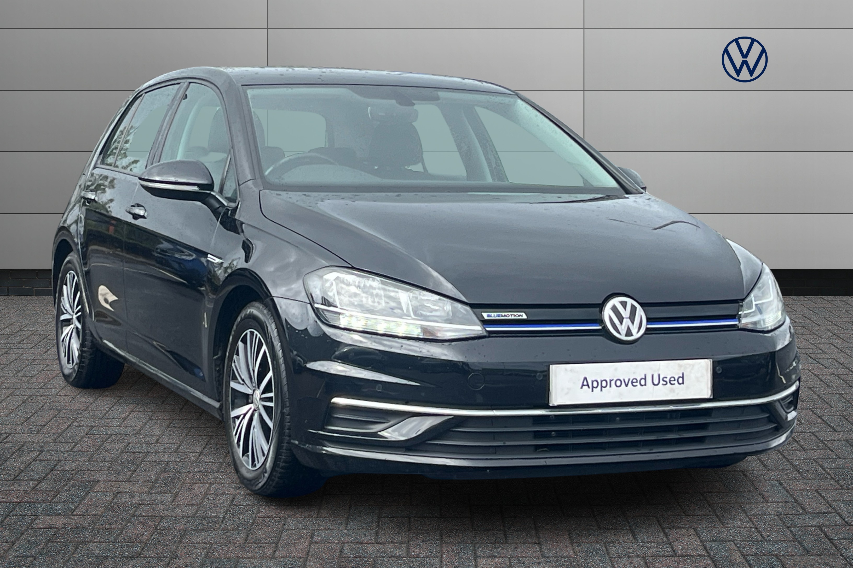 Main listing image - Volkswagen Golf