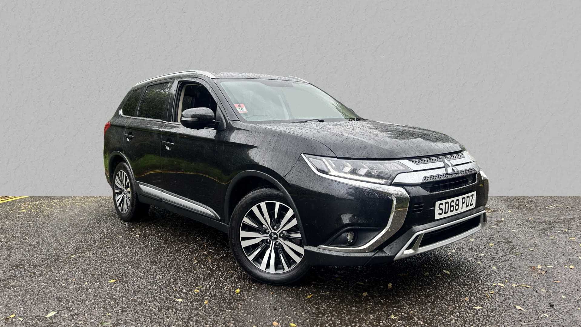 Main listing image - Mitsubishi Outlander