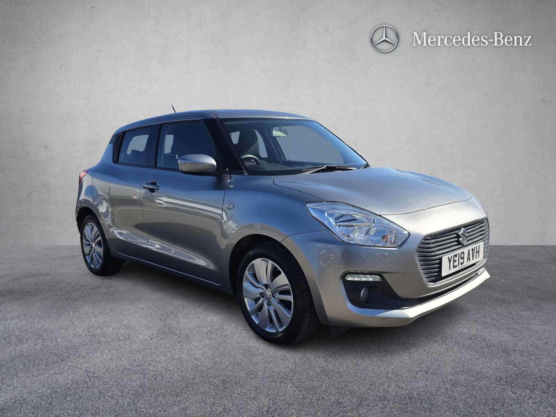 Main listing image - Suzuki Swift