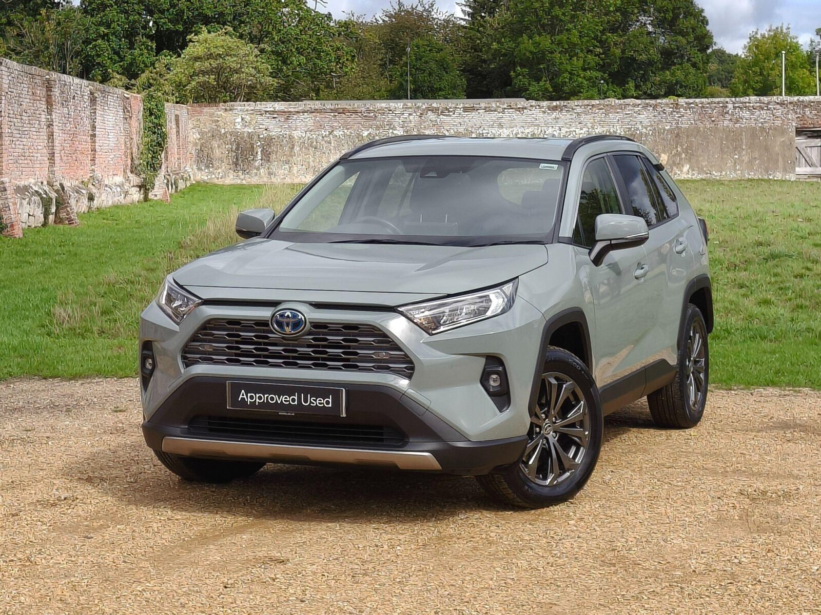 Main listing image - Toyota RAV4