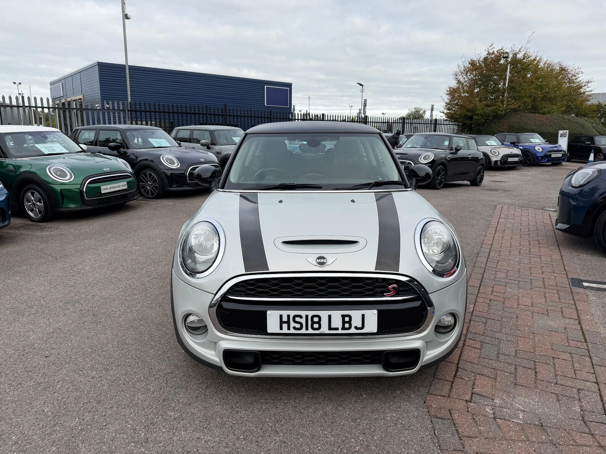 Main listing image - MINI Hatchback