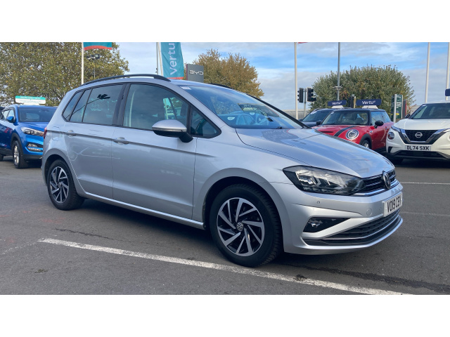 Main listing image - Volkswagen Golf SV