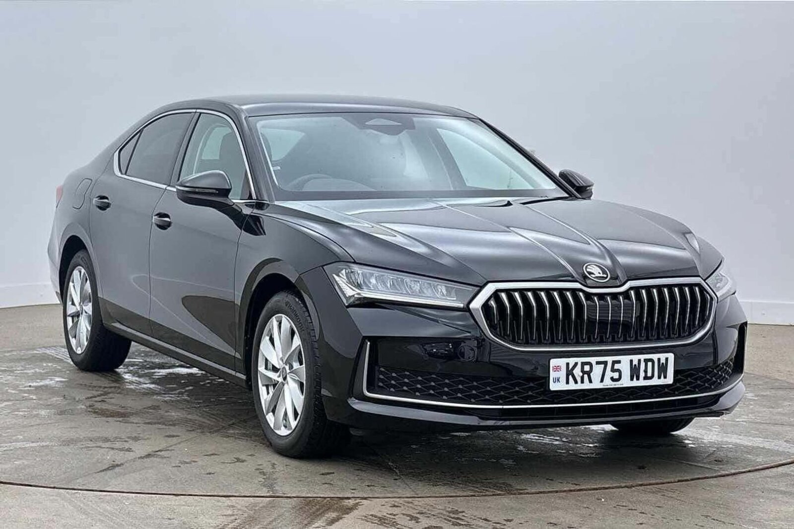 Main listing image - Skoda Superb