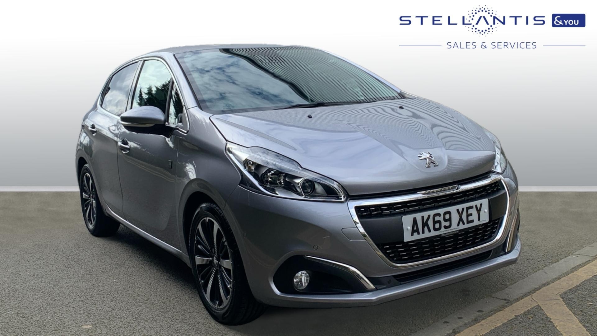 Main listing image - Peugeot 208