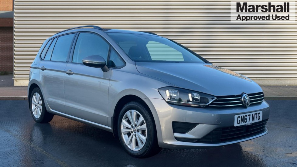 Main listing image - Volkswagen Golf SV