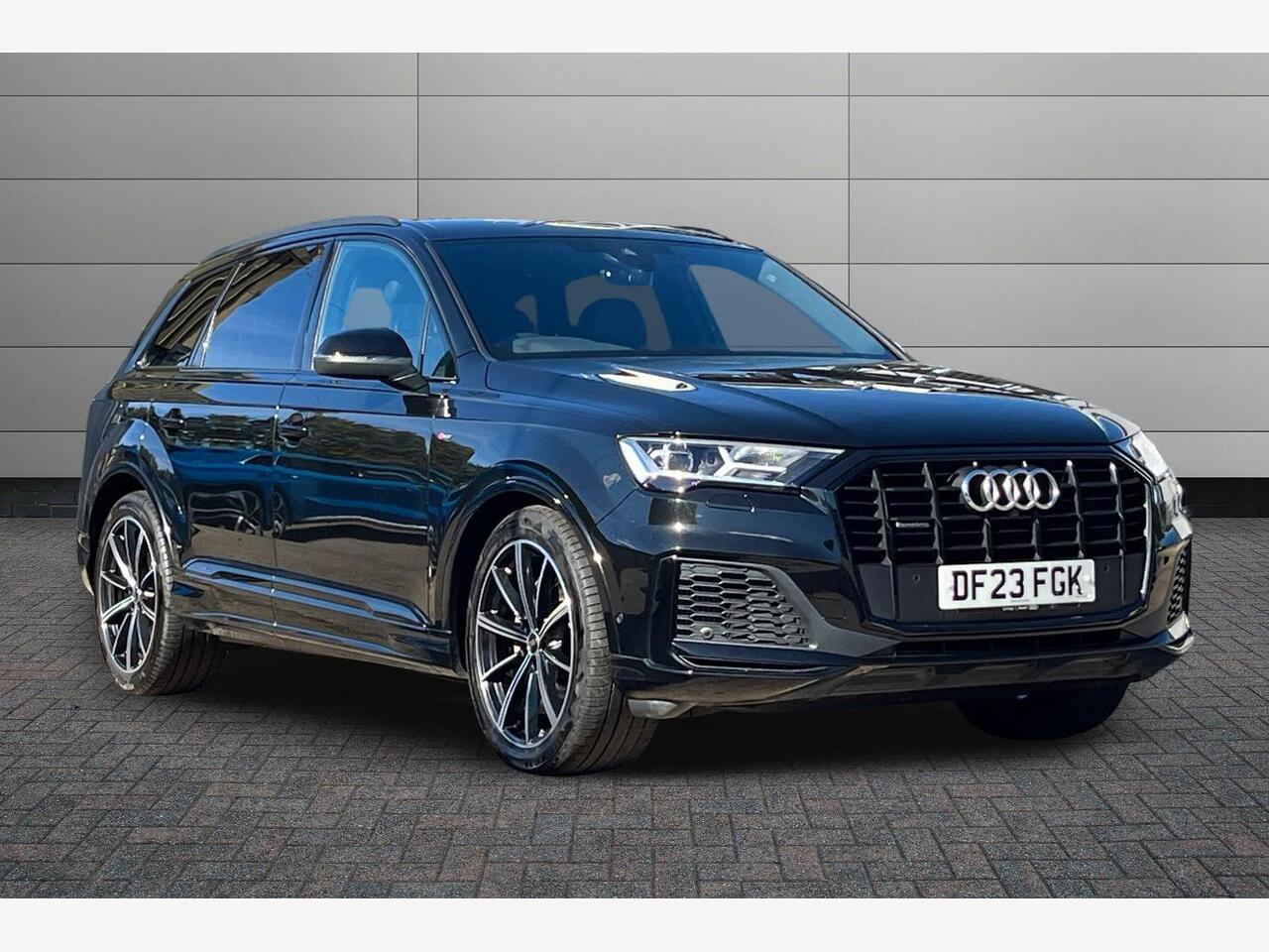 Main listing image - Audi Q7