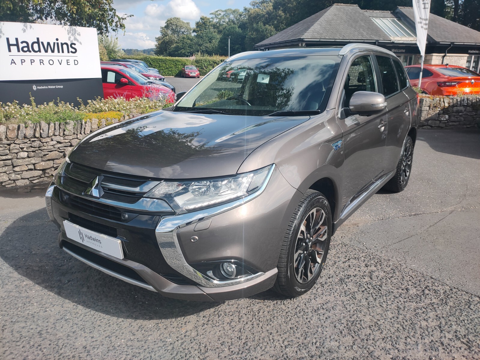 Main listing image - Mitsubishi Outlander
