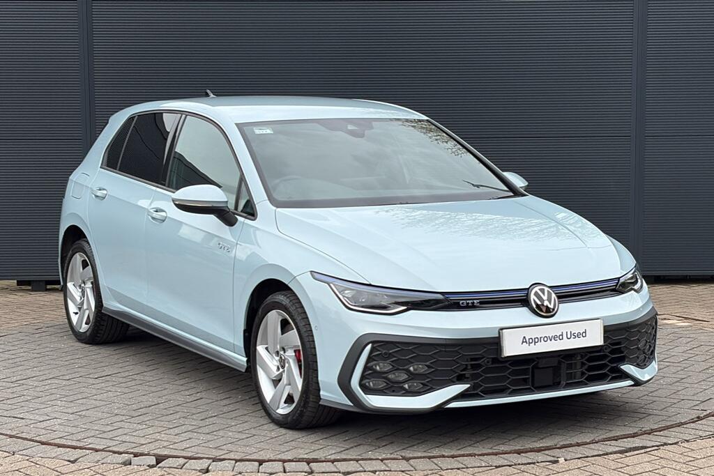Main listing image - Volkswagen Golf GTE