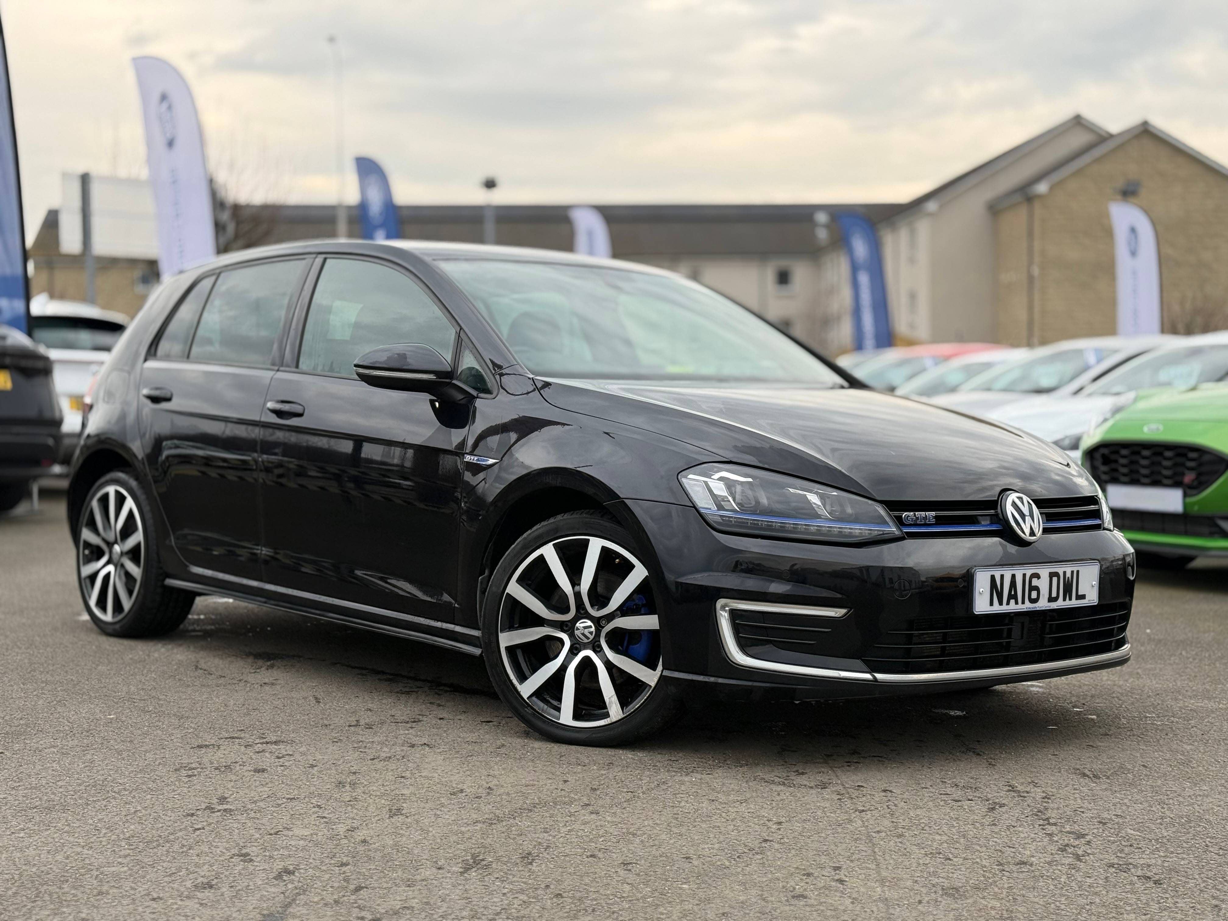 Main listing image - Volkswagen Golf