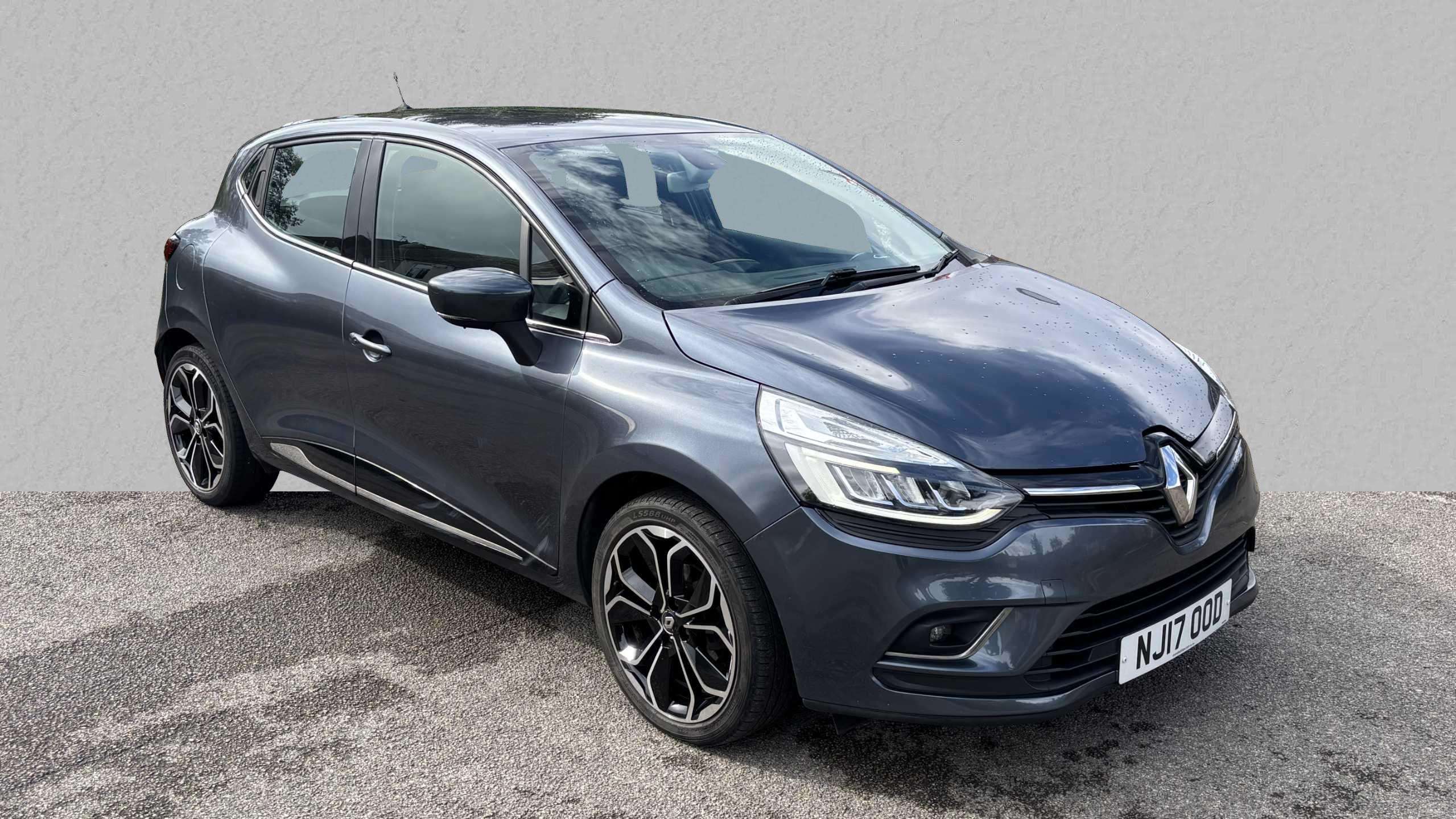 Main listing image - Renault Clio
