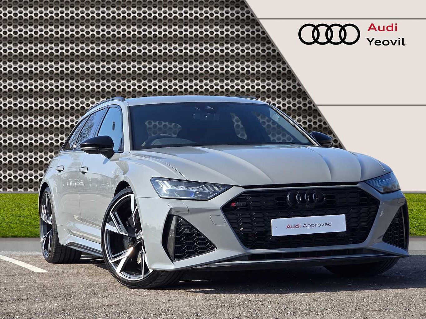 Main listing image - Audi RS6