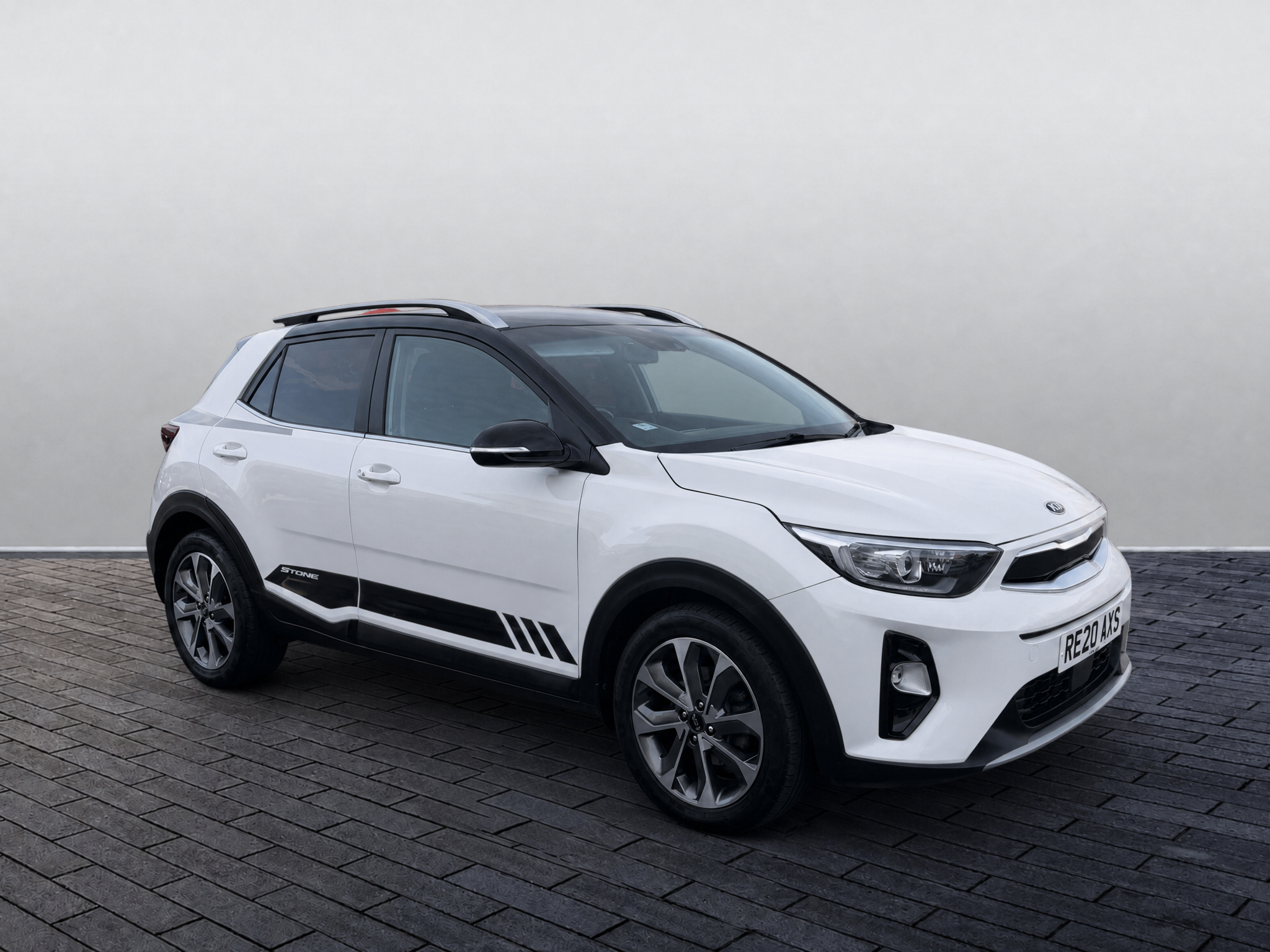 Main listing image - Kia Stonic