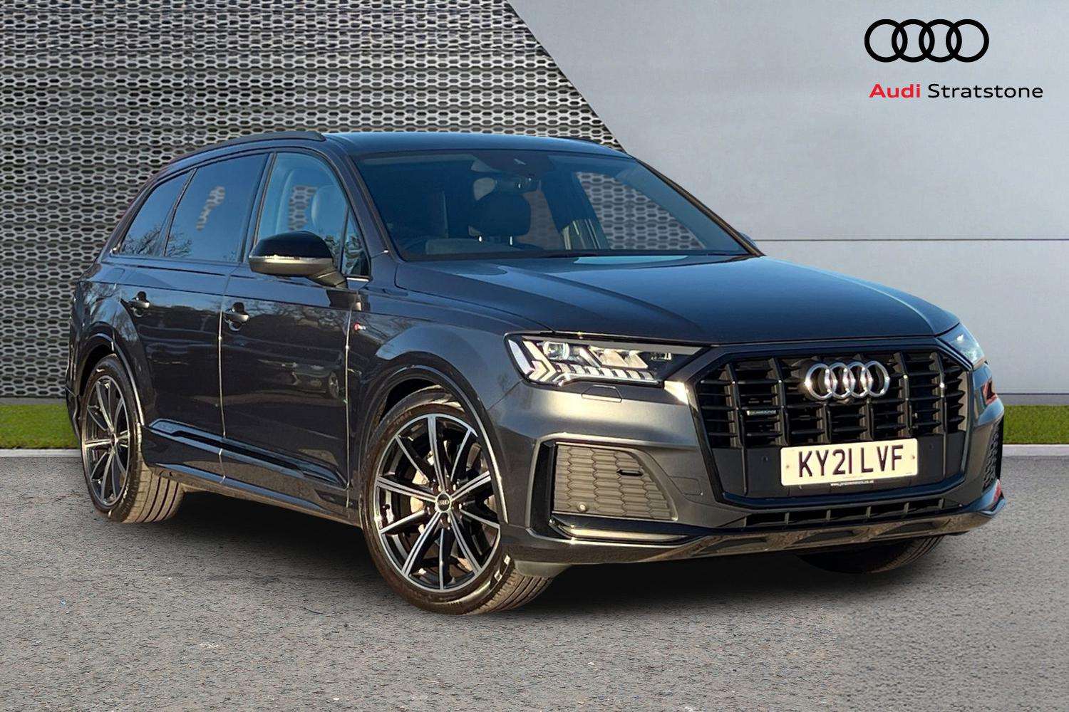 Main listing image - Audi Q7