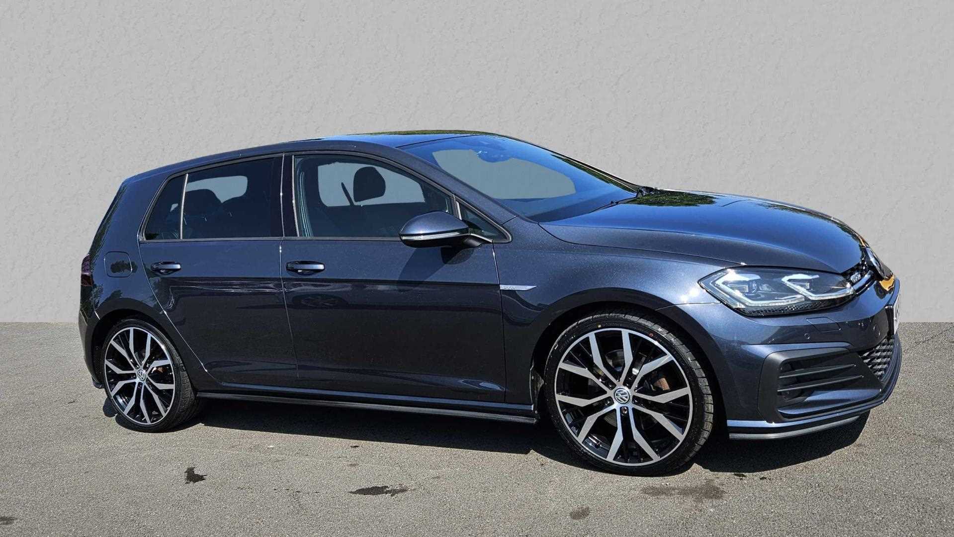 Main listing image - Volkswagen Golf