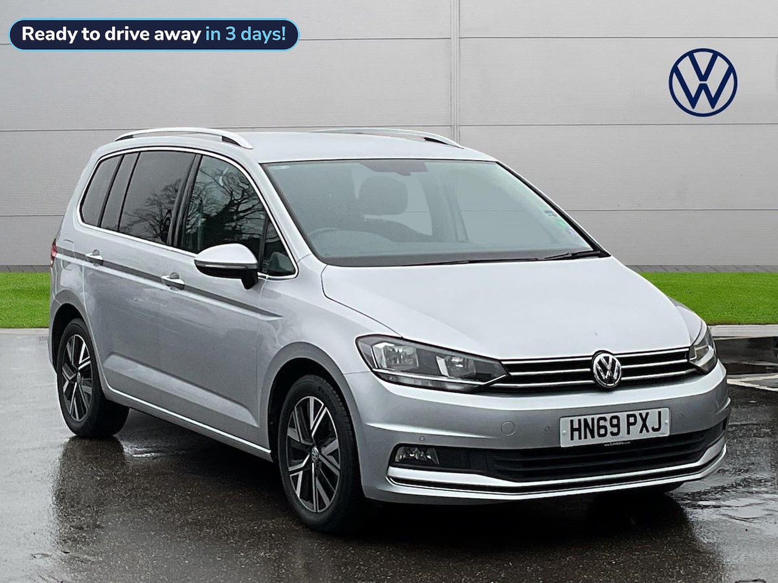 Main listing image - Volkswagen Touran