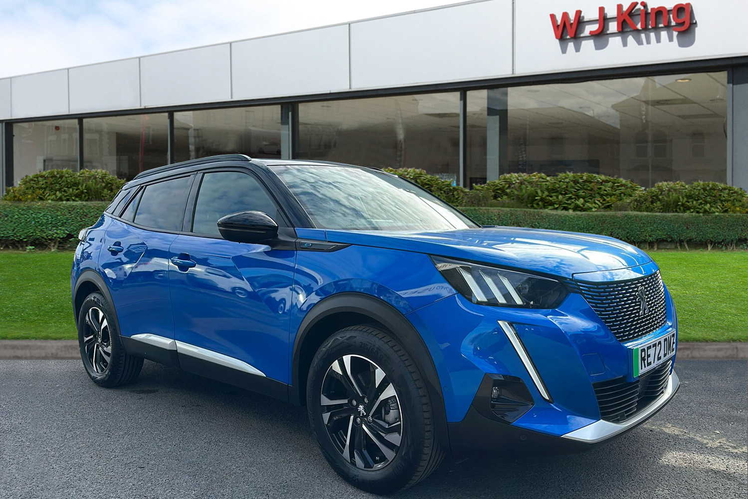 Main listing image - Peugeot e-2008